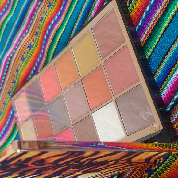 Revolution, London Eyeshadow Palette - Picture 3 of 9